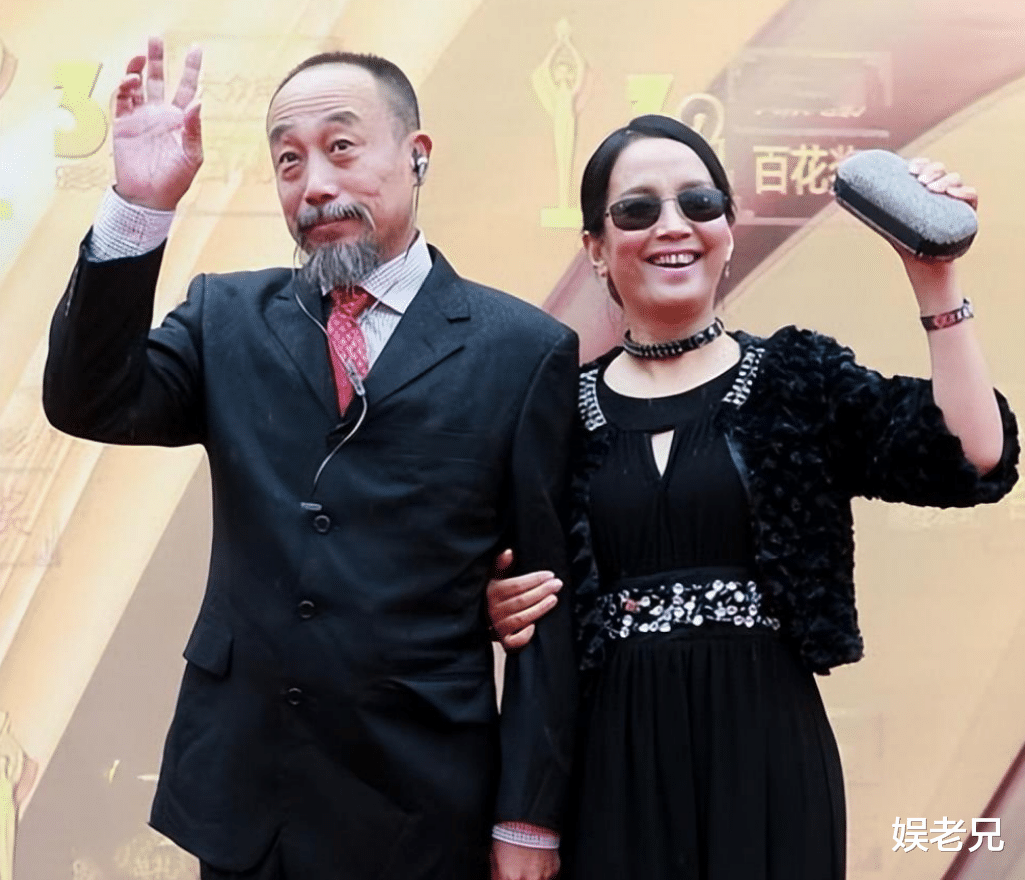 孙海英|回国养老失败，孙海英、吕丽萍被迫回到美国，靠捡垃圾为生！