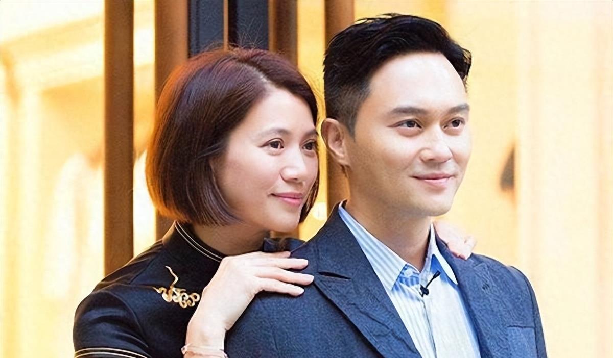 张智霖自曝无性婚姻:结婚十年了,就是睡一张床的兄弟!