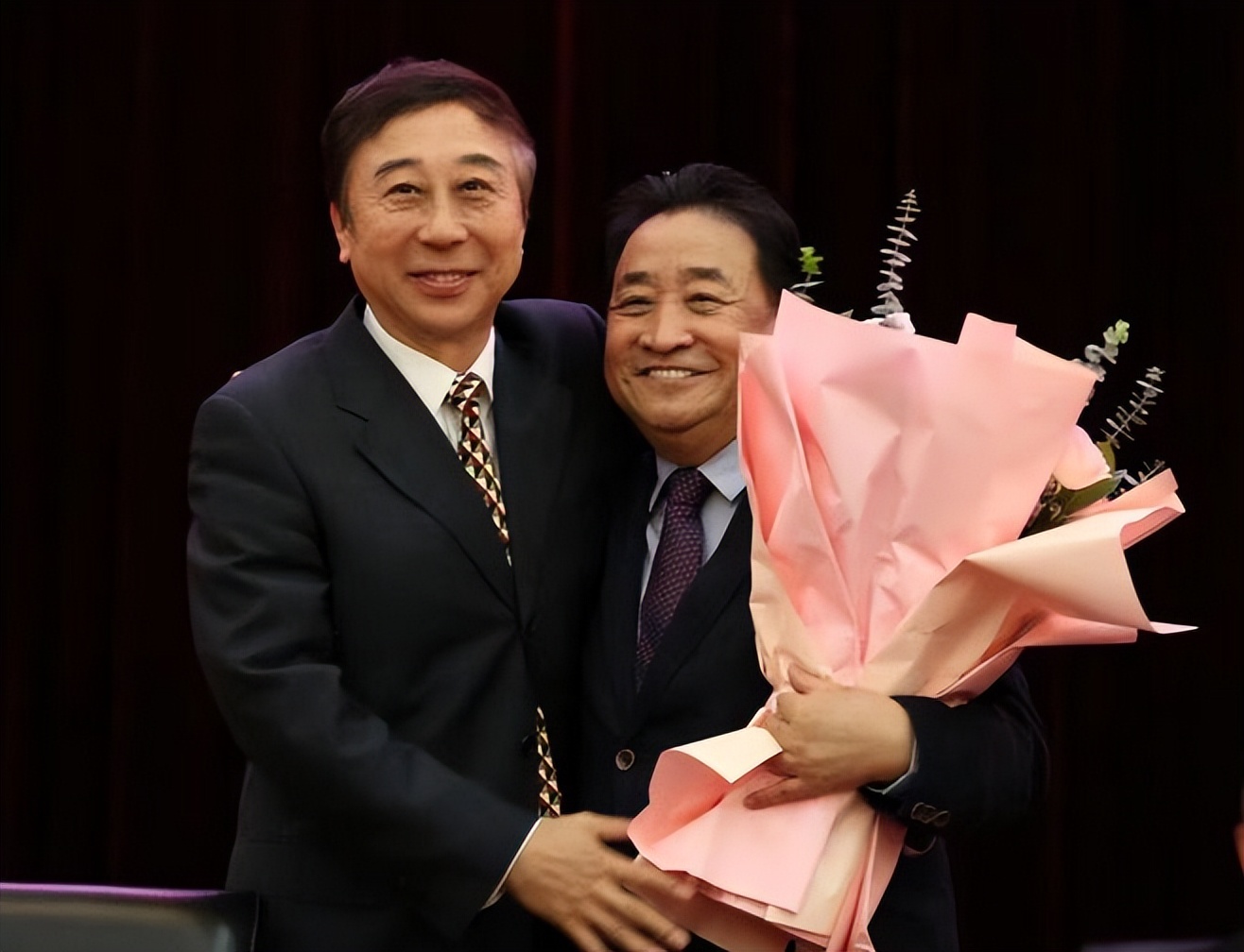 相声|脱口秀“冒犯的艺术”崩塌了，相声就是“图一乐”怎么办？