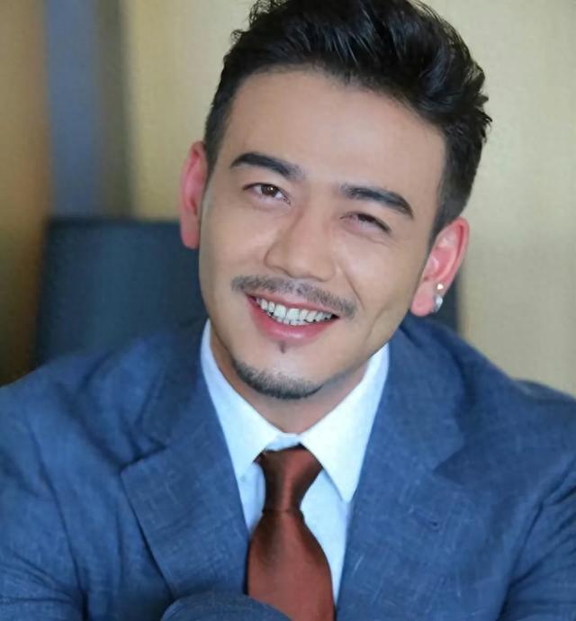 张翰被嘲油，尝菜吮吸皱眉很享受，加上杨烁，导演炒菜不想放油吗