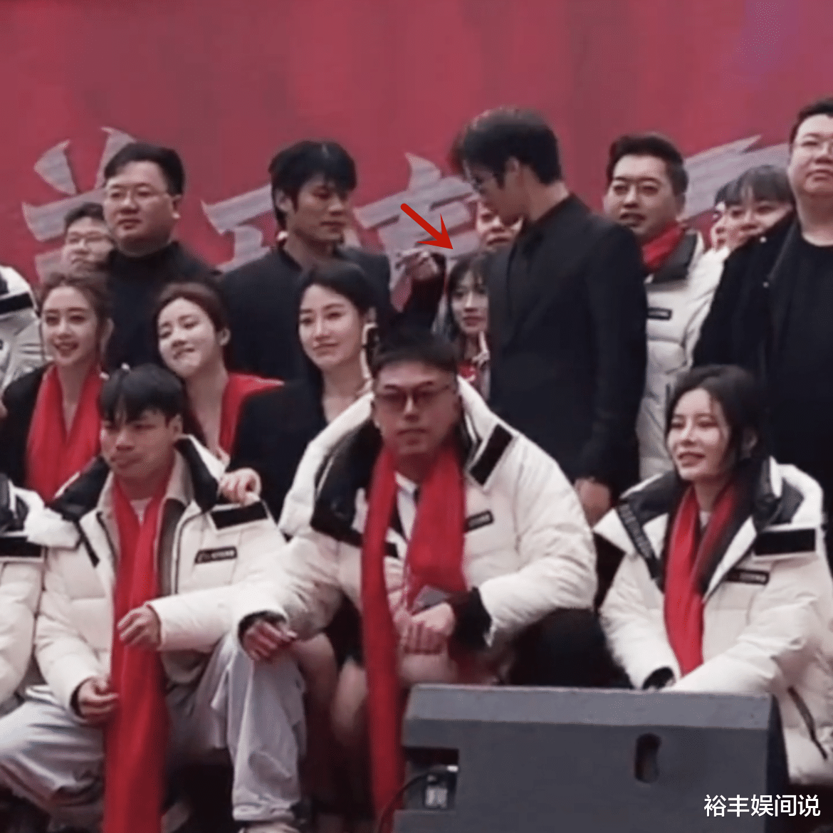 三只羊总部开业无明星助阵!小杨哥戴百万名表,小黄位置最显眼