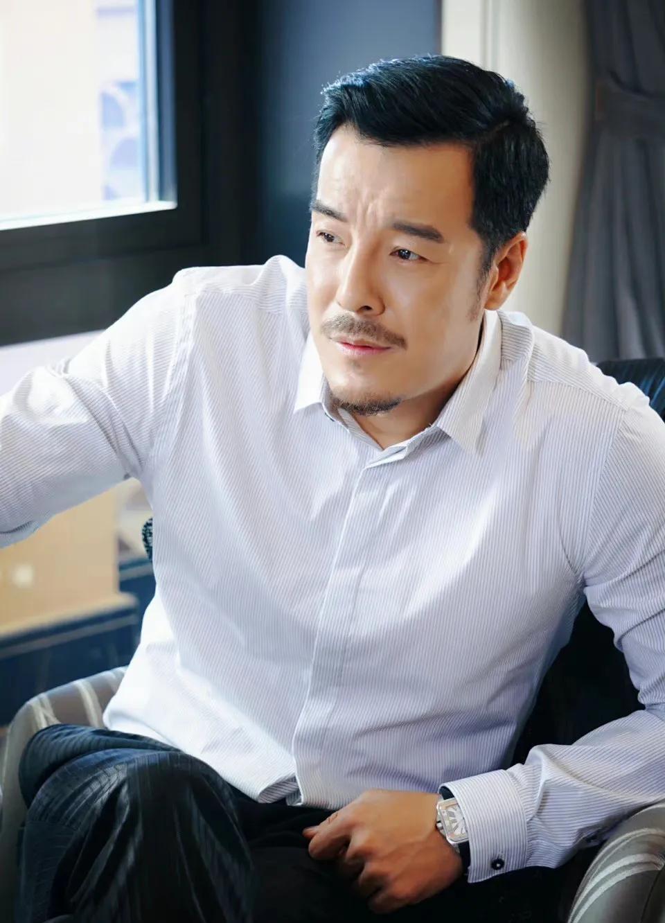 海一天:虽然荧屏上让人恨得咬牙切齿,但是生活中是模范父亲