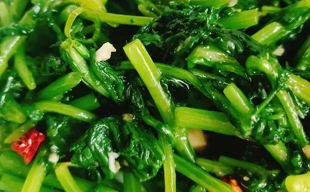 茼蒿|冬天来把“皇帝菜”,健脑调压血管好!经常炒一盘,好处多多~