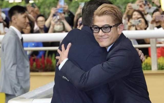 郭富城|郭富城赛马赢200万港元,激动拥抱方媛,身旁岳父笑得见牙不见眼