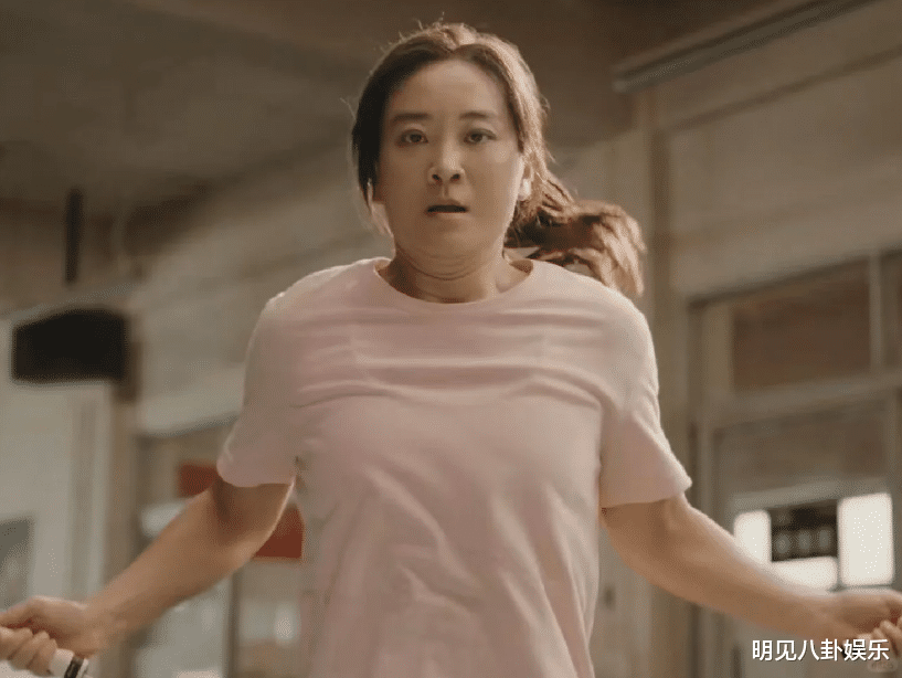 贾玲减肥成功,新片剧照瘦到不敢认,脸和腰比原来小了一大圈