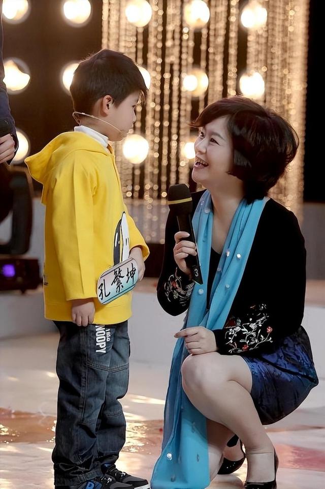 看了萨日娜、鞠萍才明白：只要会打扮，中年发福仍然优雅又有气质