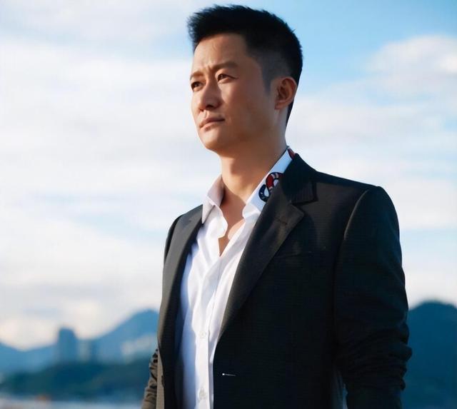 “隐瞒”我们四十年，原来他就是吴京爸爸，难怪吴京能够大红大紫