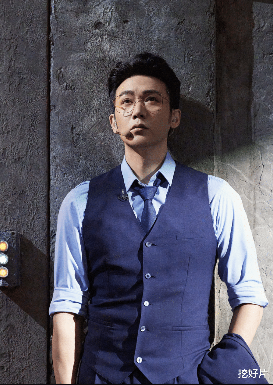 《披哥》颜值排行：王栎鑫第8，唐禹哲第4！前两名30年无对手