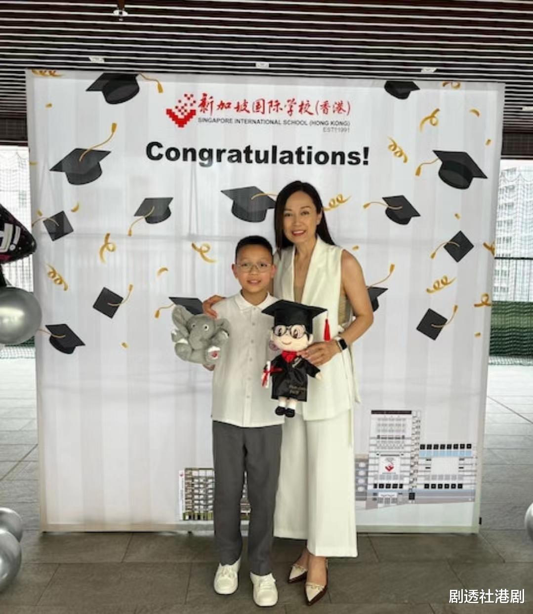 不容易！TVB女星母兼父职供儿子读名牌学校，未婚生子生父至今成谜