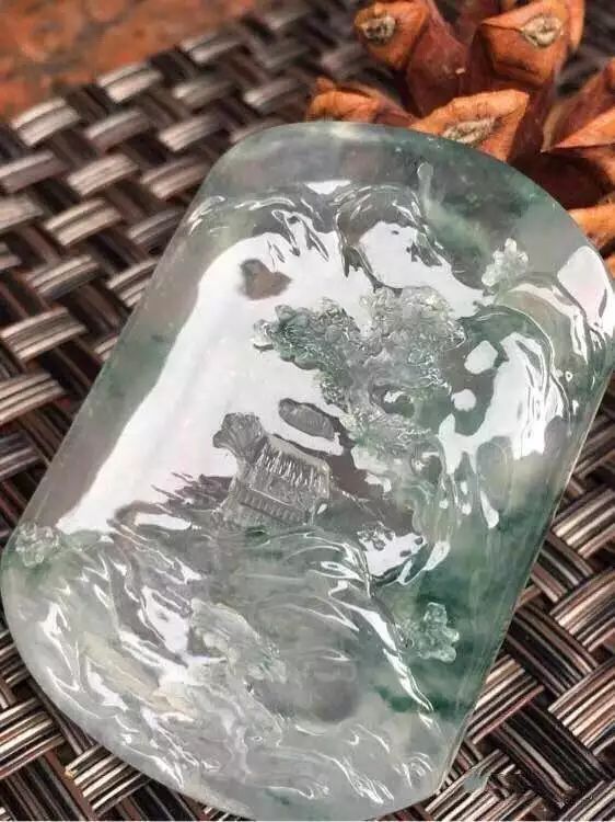 |分享一块南齐翡翠原石，一刀切下大涨