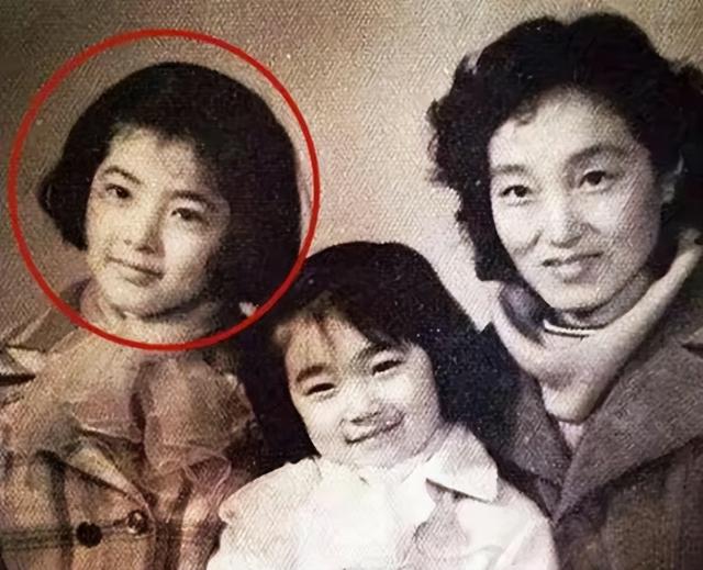 曾黎:父亲脚上的裂口皮鞋让她泪目,家庭破碎的阴影让她至今单身