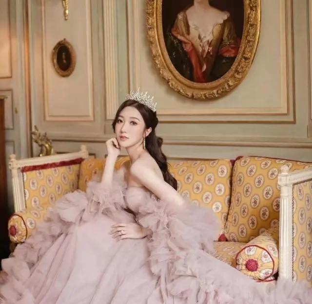 容光焕发!TVB小花公布婚讯后首现身,曝不大搞婚礼也不退出幕前