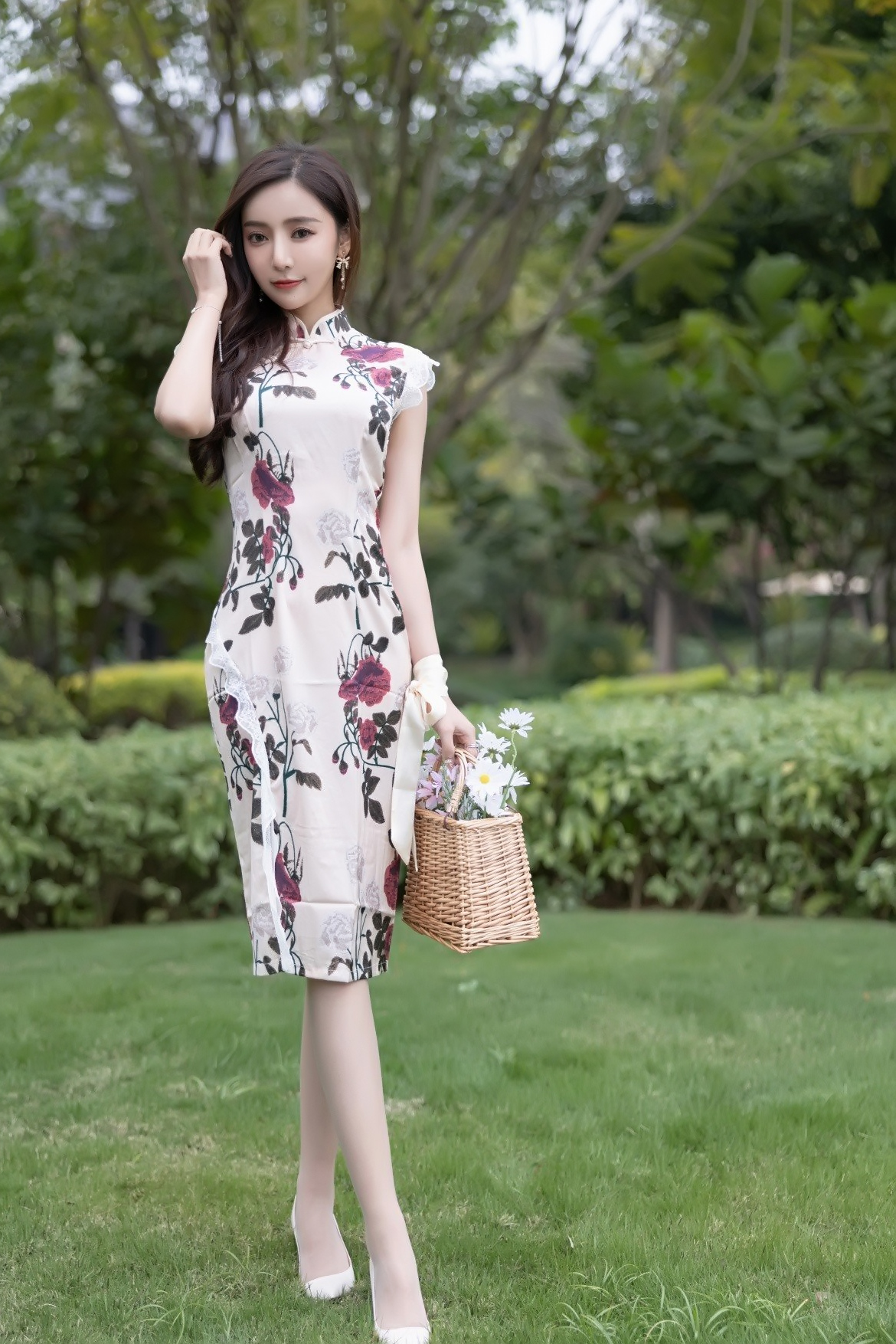 变形金刚7|浴室湿身秀！王馨瑶旗袍照惊艳亮相，火辣身材若隐若现。好撩人