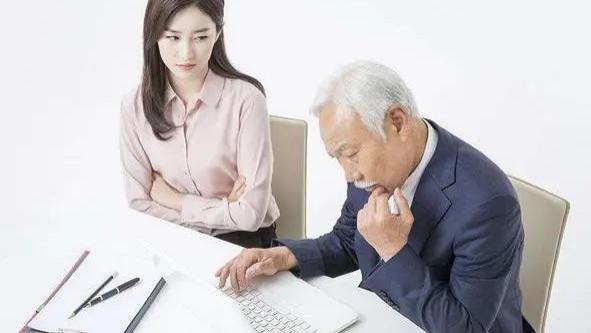 领导对你有这三种行为，就是不喜欢你了，别再傻傻的埋头工作了！