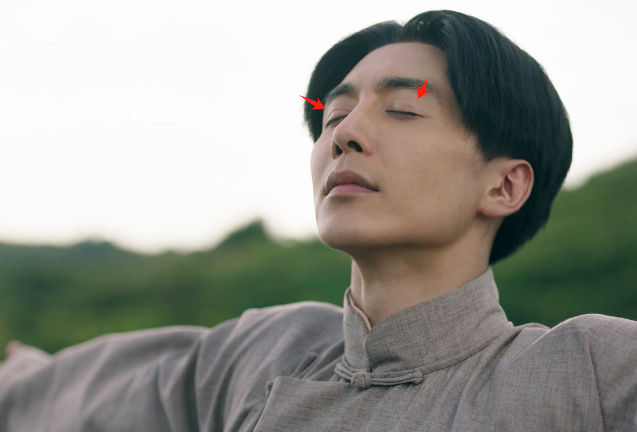 “主席”不是谁都能演,怪异表情、假鼻子,观众看了都直摇头