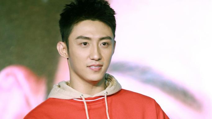 黄景瑜大方承认喜欢黄明昊，娱乐圈再掀风波