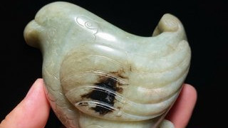 元 和田玉籽料 黑沁 鸟形 玉杯 玉樽