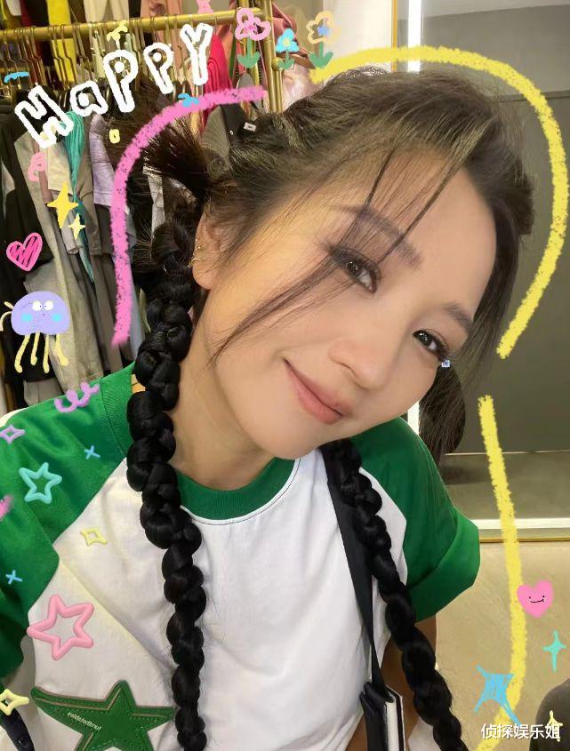 何洁瘦近70斤后秀身材,晒死亡角度自拍暴露身材短板,小粗腿抢镜