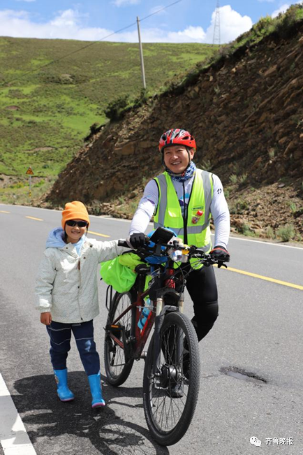骑行|“出发第一天就哭着要妈妈！”男子带5岁女儿40天骑行到西藏