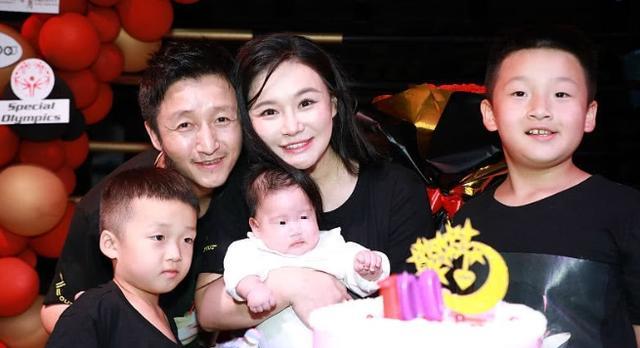 陈意涵|9位已婚明星分寸感,陈意涵关心别人老公,雷佳音佟丽娅喝一瓶水