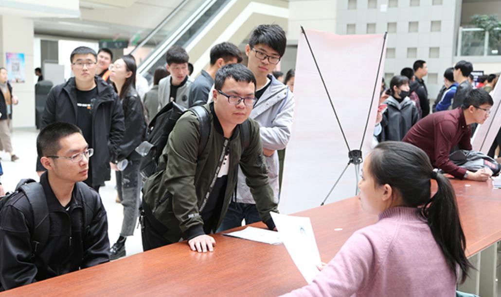 春招|7000多家大企开启春招,国家出手家长放心,学生却因门槛无奈