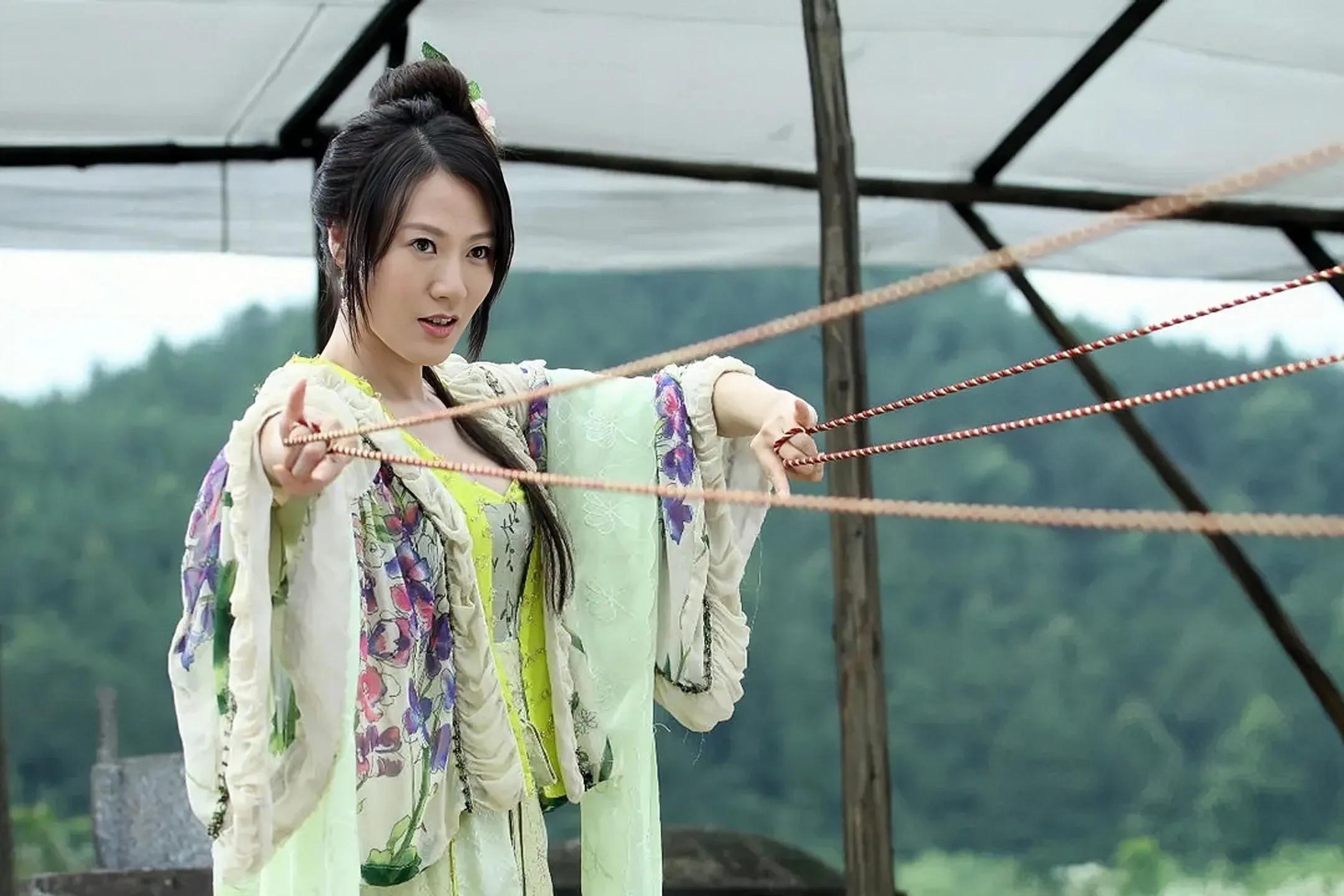 TVB|康华：TVB古装最具媚相的演员，现实中为了父亲至今未婚