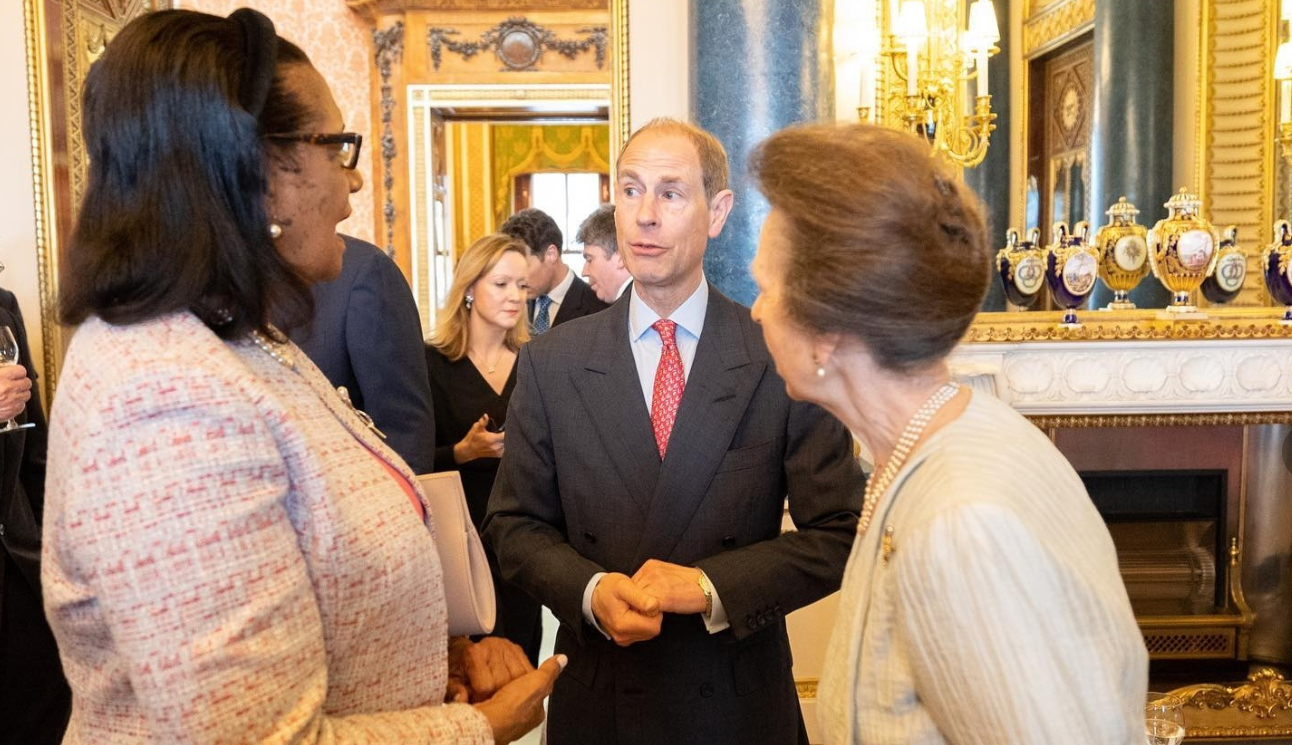 白金汉宫|查尔斯家人齐聚招待宴！凯特从容自信，苏菲粉嫩减龄，准王后缺席