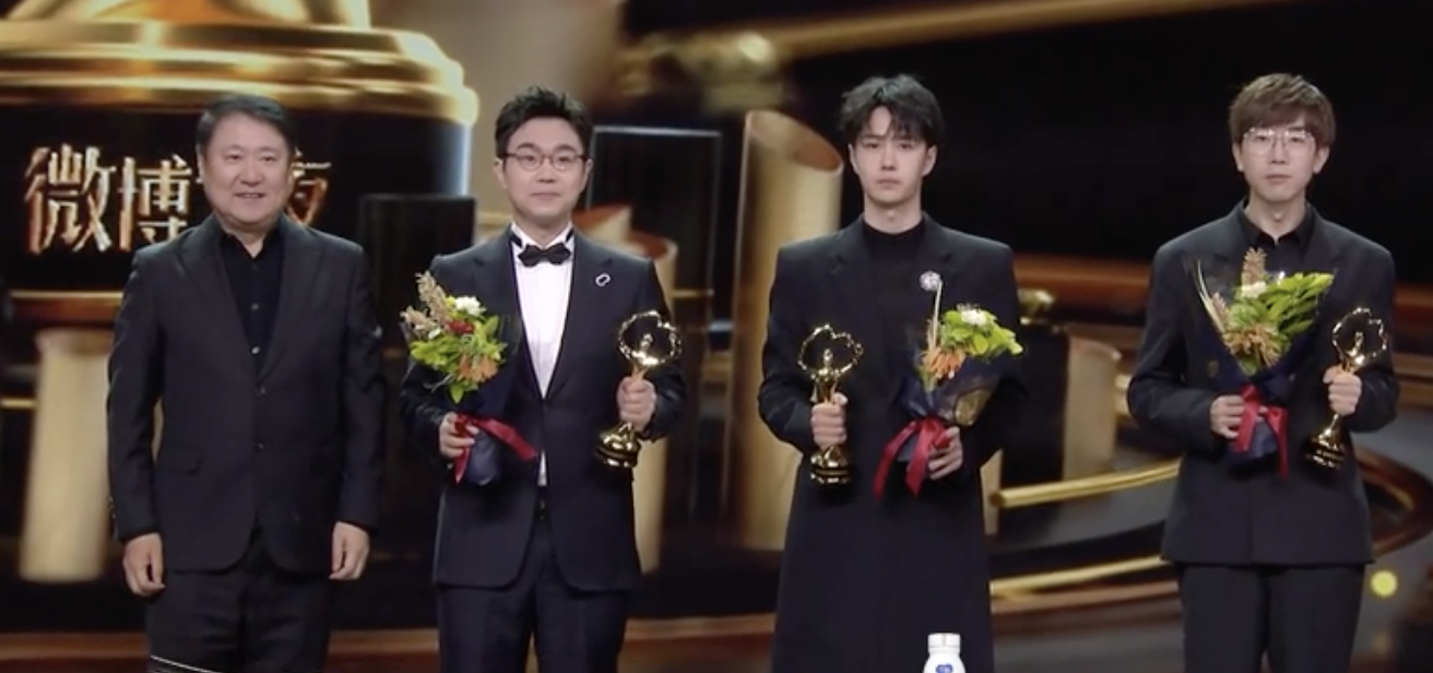 胡歌|微博之夜经典名场面超全汇总！胡歌刘亦菲获King和Queen惹网友不满