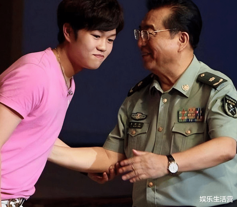 张丹峰|曝梦鸽李天一赴美不归,李双江退休金3W,84岁被搀扶还接商演养家