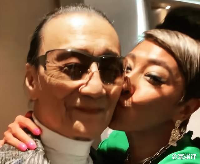 刘嘉玲闺蜜为梁朝伟庆生惹争议，又是亲又是抱，大腿缠到裤裆部位