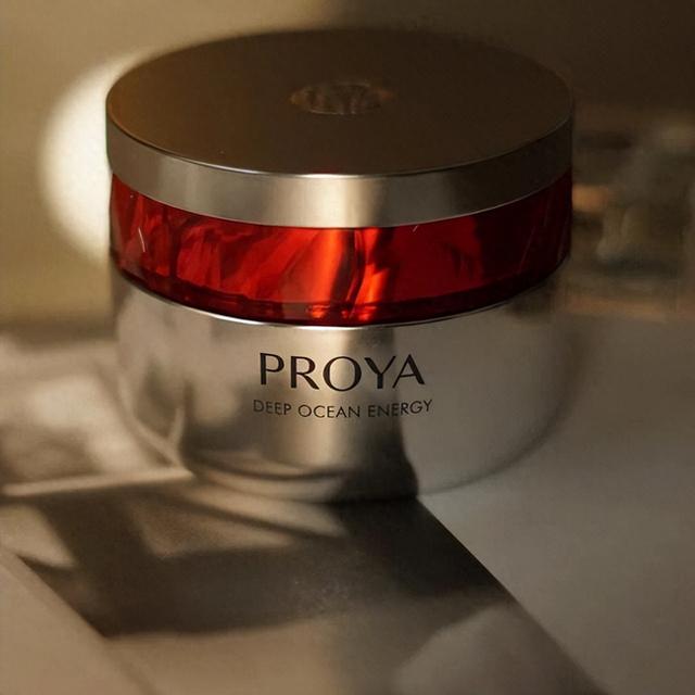 面霜推荐:能够提供肌肤多重保湿滋养,抗氧化改善皮肤上的细纹