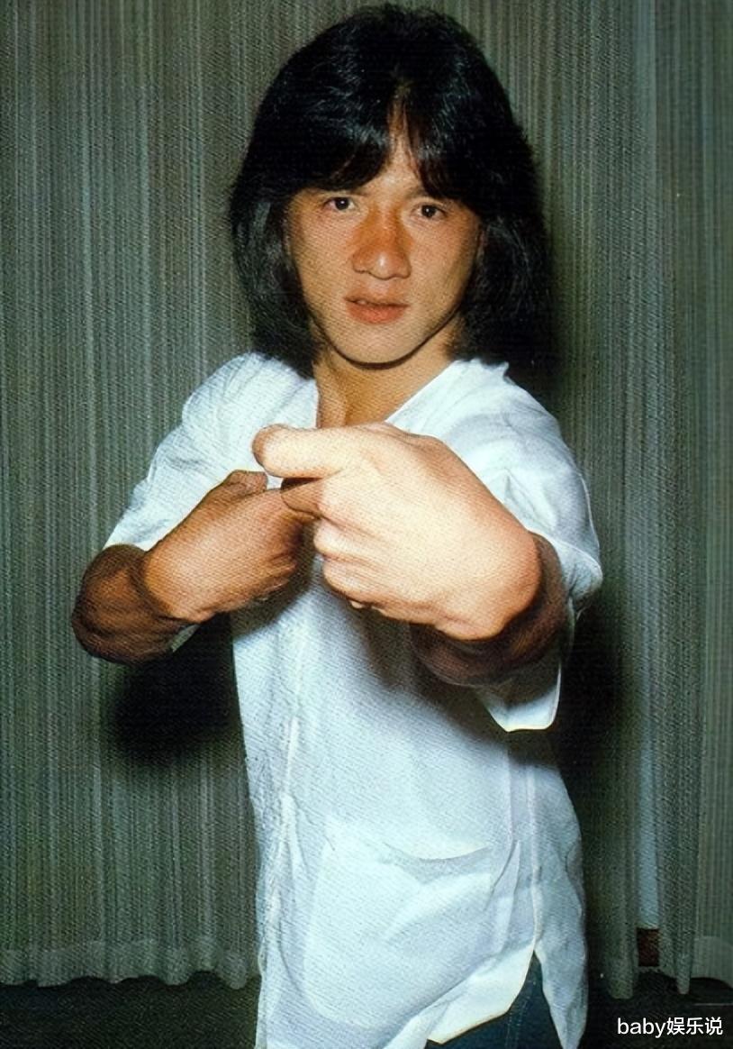 成龙|同是成龙基因,林凤娇儿子和吴绮莉女儿一对比,差距一目了然