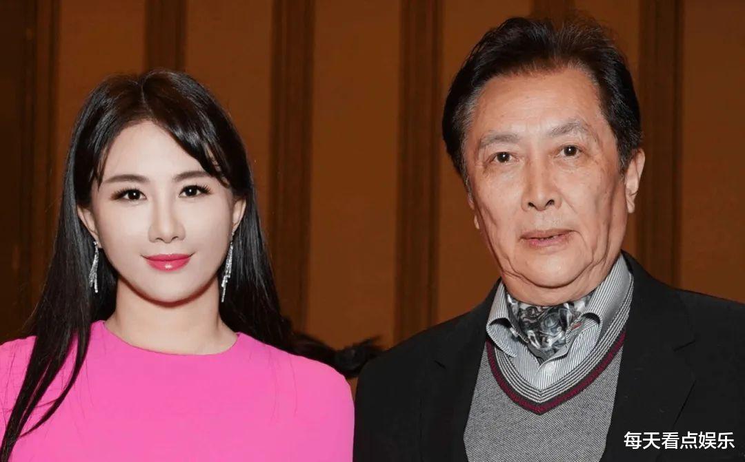 逼死前妻,国内淘金,妻儿在国外花,唐国强为残疾儿子的婚姻苦恼