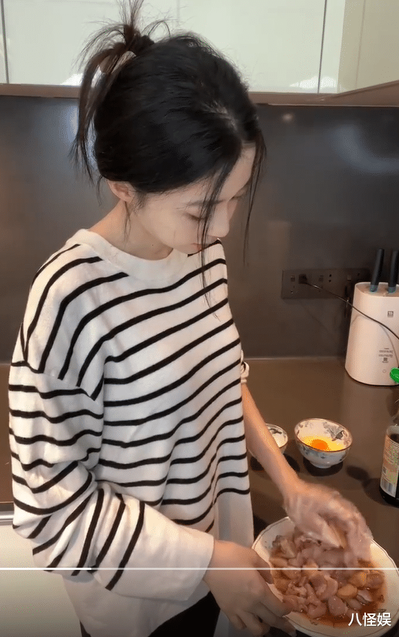 宣云下厨为潘玮柏做减脂餐,甜喊老公某胖,厨艺平平餐具却超抢镜