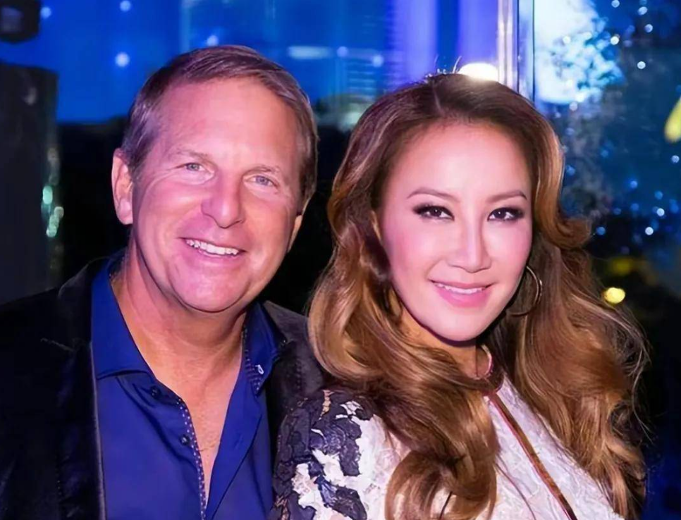 “巨星李玟”陨落，父母都是北大高材生，她的要强和原生家庭有关