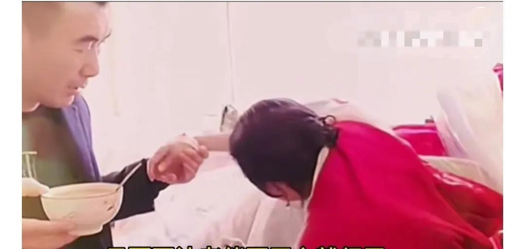 李玉成|网传李玉成换豪车,和86岁马玉琴坐一起,马玉琴却穿一身旧衣,看起来很可怜