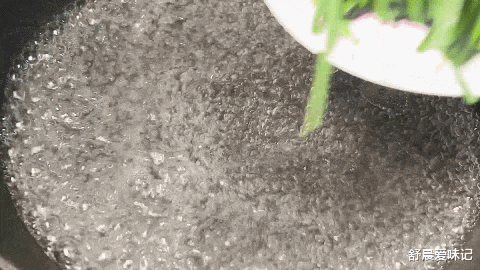 三文鱼|一把韭菜,俩鸡蛋,不用炒这样做,咸香可口,清爽开胃,简单好做