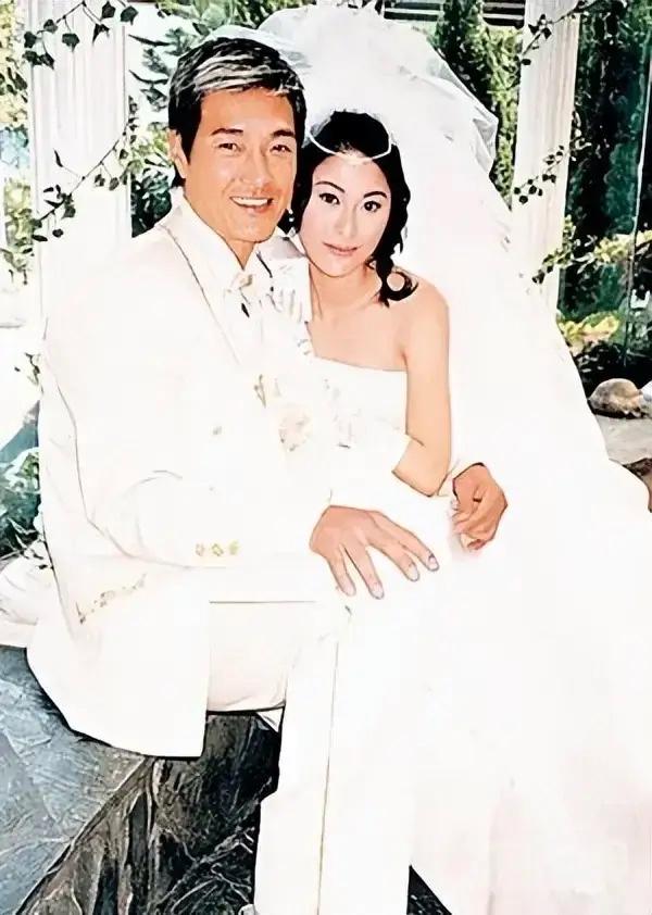 46岁著名女演员突然自杀死亡，2段婚姻4个儿子，生前多张美照流出