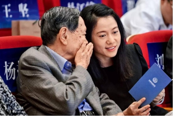 赴日秘密生子？翁帆的后路早就已经被铺好？杨振宁儿子5字回应