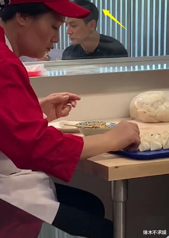 吴彦祖|48岁吴彦祖颜值回春!本人瘦削帅气棱角分明,和自拍相差甚远!