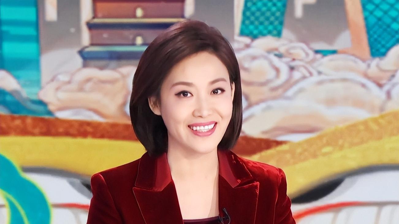她是著名央视主播，曾和赵普传绯闻，37岁高龄生娃，老公身份至今是个谜