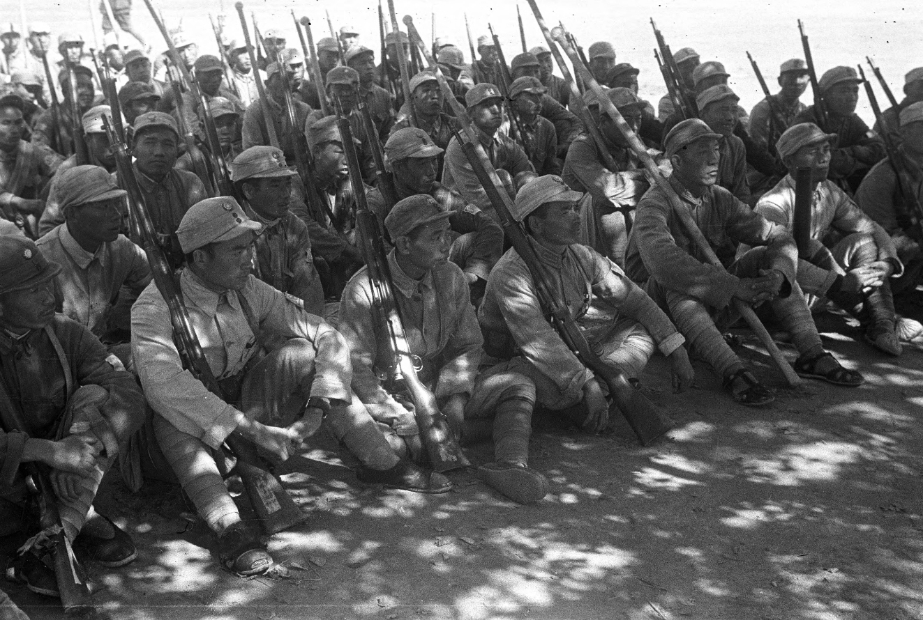 红军改编为八路军的过程中,红军超编近3万人,最后如何安置的?