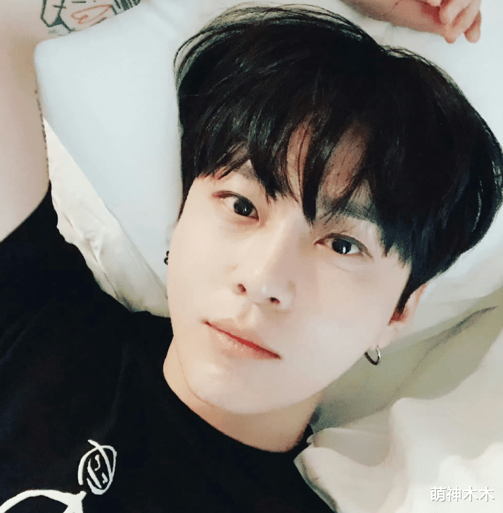 泫雅大方认爱!官宣和大三岁男星龙俊亨恋情,晒出牵手照高调点赞