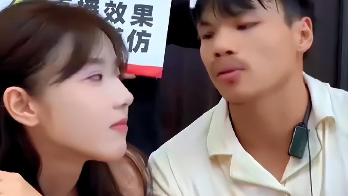 网红乔妹在直播间撒酒疯，当场叫嘴哥老公，两人腻歪被疑炒作