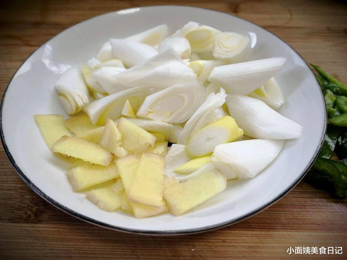 牛肉|进入三伏天,劝你少吃鸡肉和牛肉,多吃这4种肉,手脚麻利,精神足