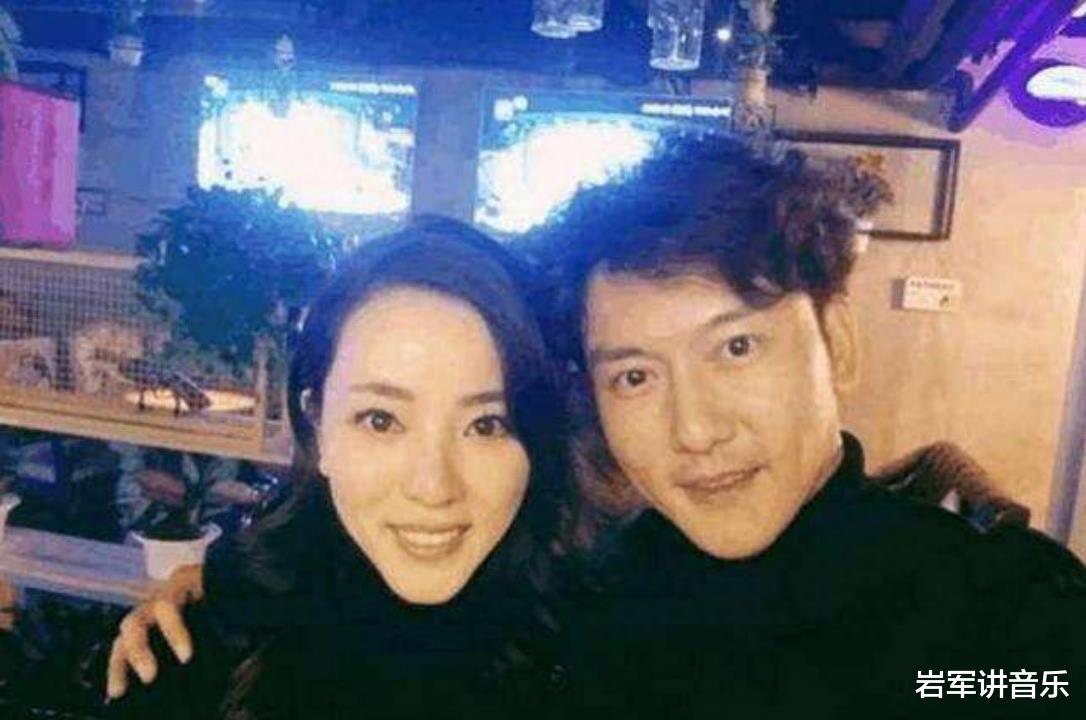 央视主持李思思,主动离职还是被动“弃用”?32个字说尽了答案