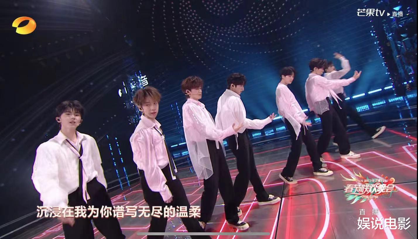 湖南卫视小年晚会，邓男子变沈梦辰最惊喜，凤凰传奇玲花真唱不佳