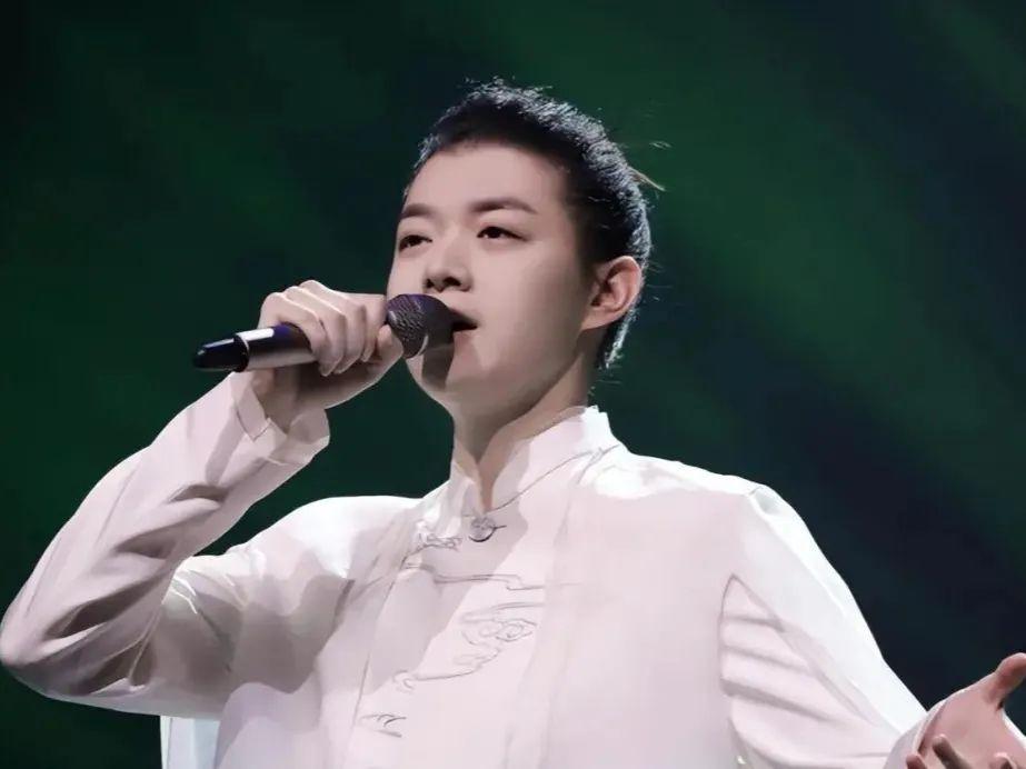 霍尊胜诉就能洗白吗？陈露敲诈是犯法了，可是她的控诉也是真的