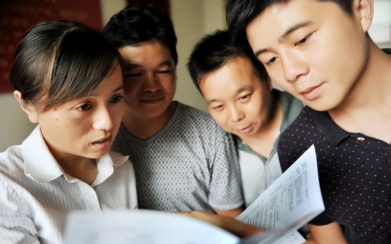 老板提前1个月宣布年终奖,隔天员工集体离职,老板当场傻在原地