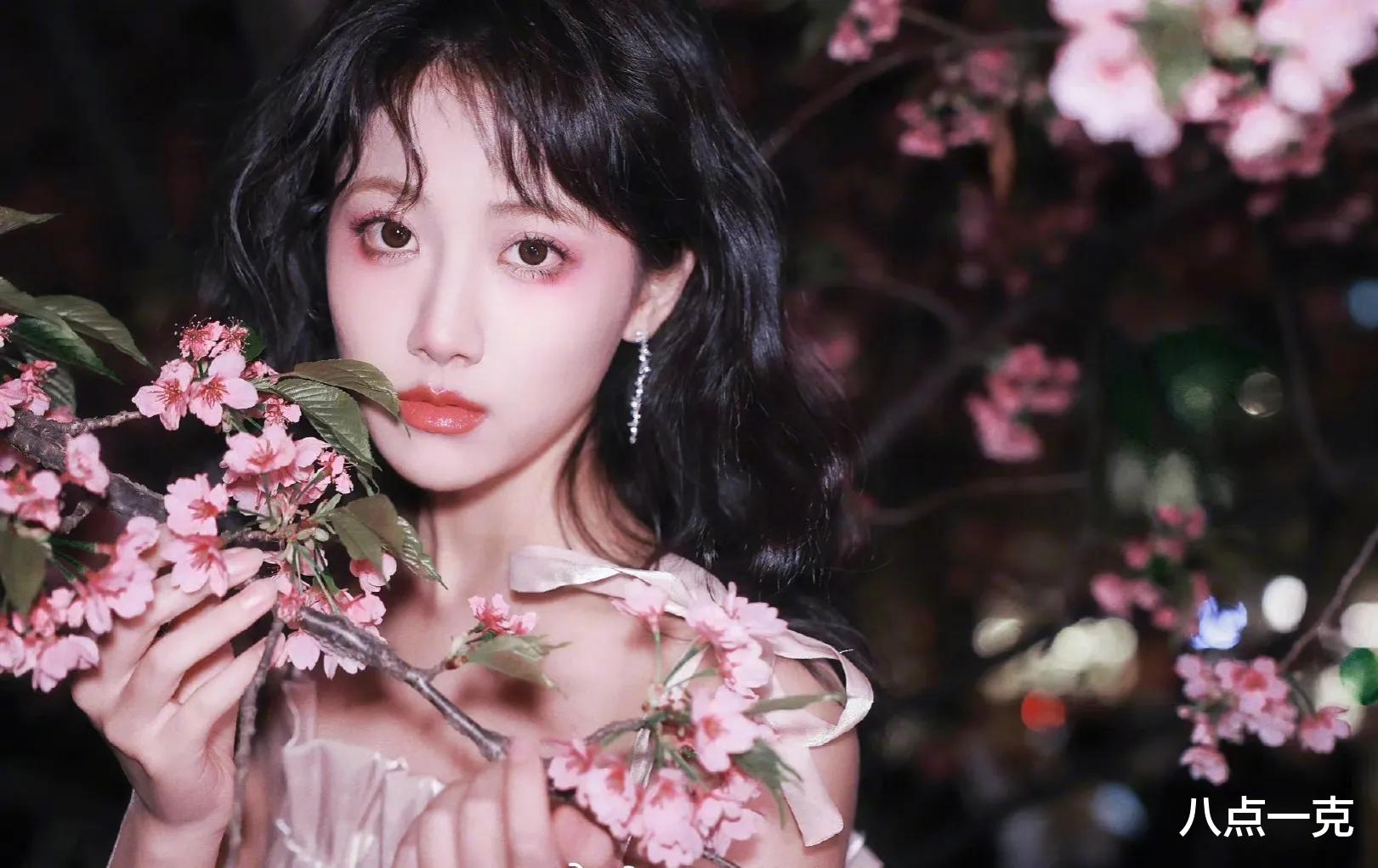 不过也有网友认为,田曦薇和郭俊辰说的明明是李一桐或者是李艺彤,虽然